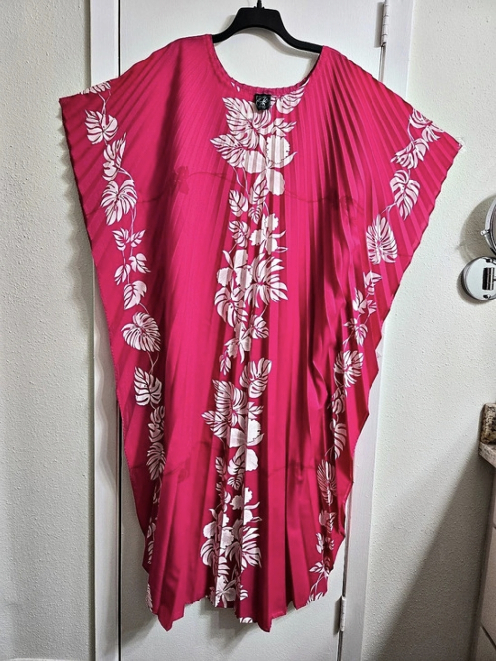 Banana Bay Hawaii Floral Pleated Maxi Dress in Pink & White VTG